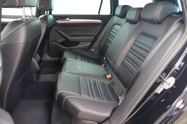 Volkswagen Passat view 11