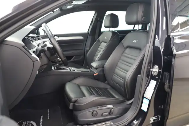 Volkswagen Passat view 9