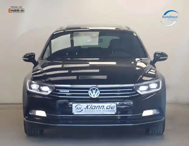 Volkswagen Passat view 2