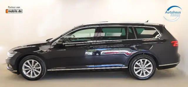 Volkswagen Passat view 4