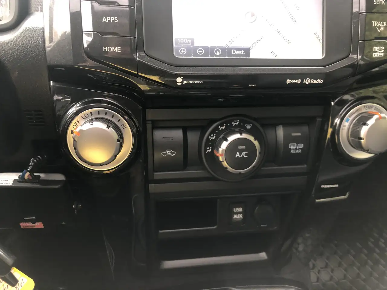 Toyota 4-Runner снимка Toyota 4-Runner