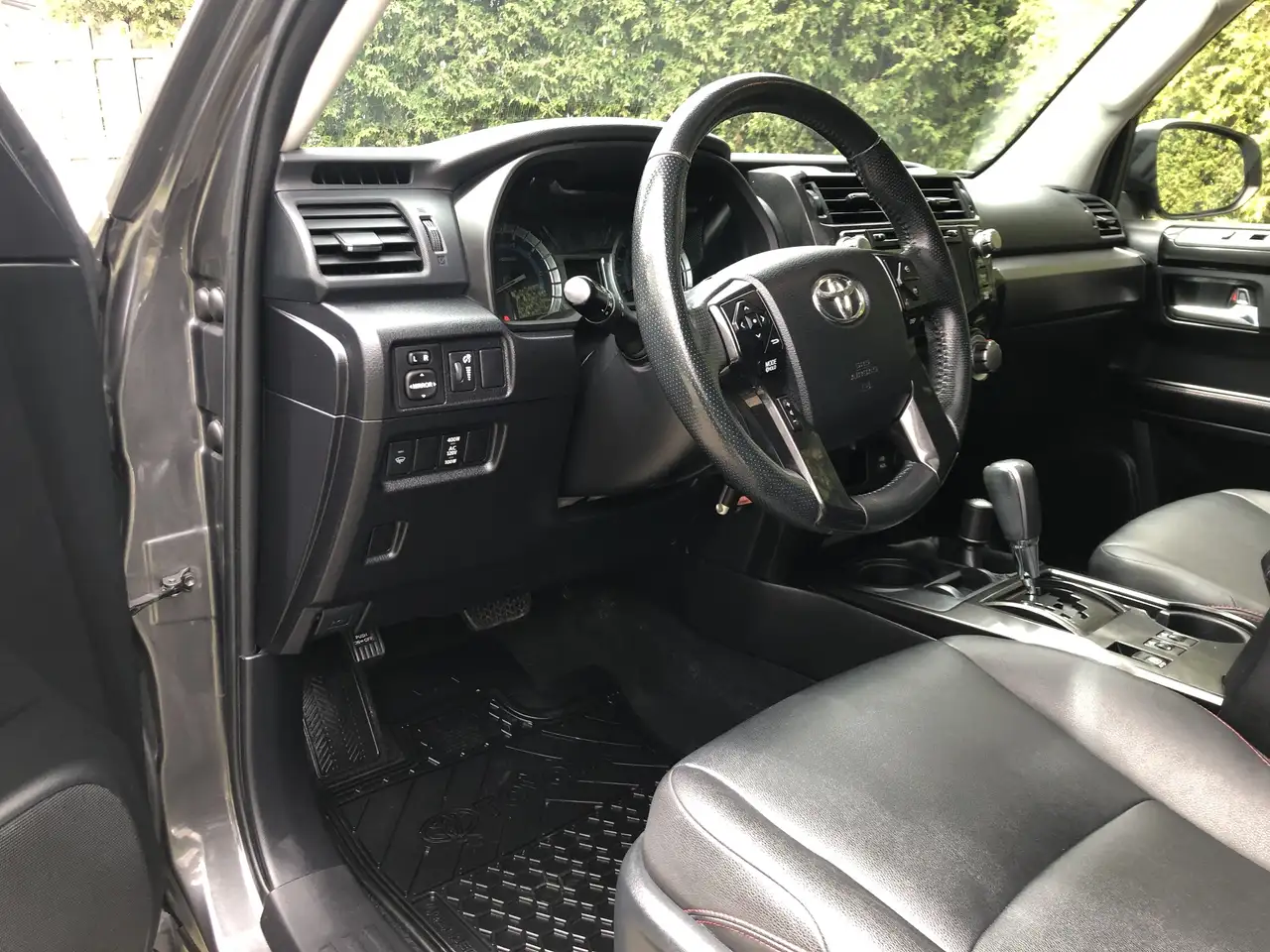 Toyota 4-Runner снимка Toyota 4-Runner