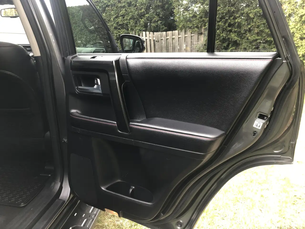 Toyota 4-Runner снимка Toyota 4-Runner