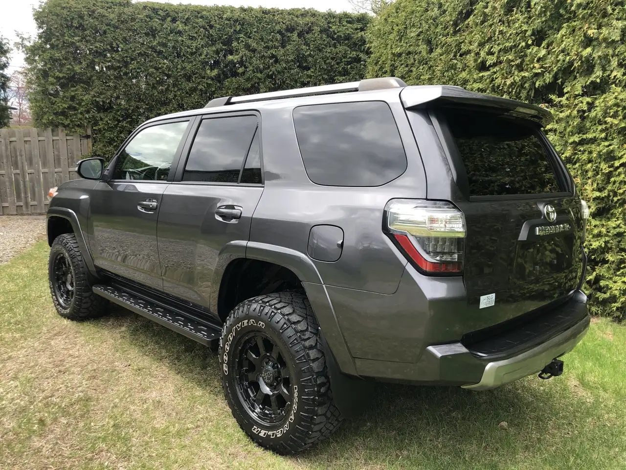 Toyota 4-Runner снимка Toyota 4-Runner