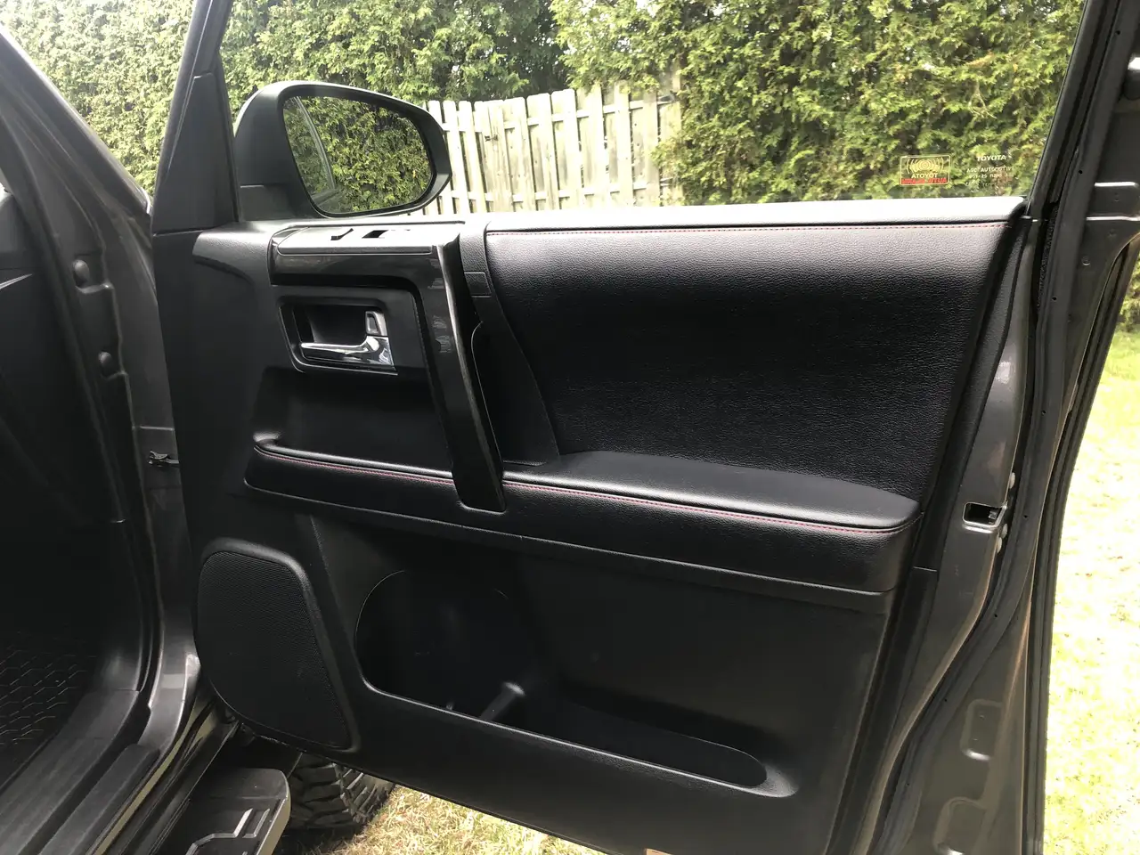 Toyota 4-Runner снимка Toyota 4-Runner