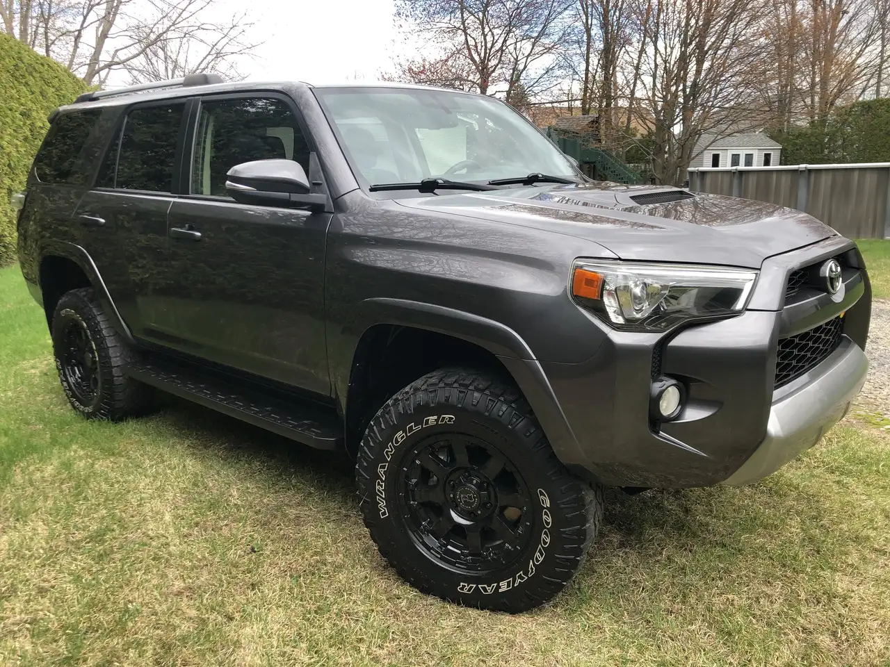 Toyota 4-Runner снимка Toyota 4-Runner