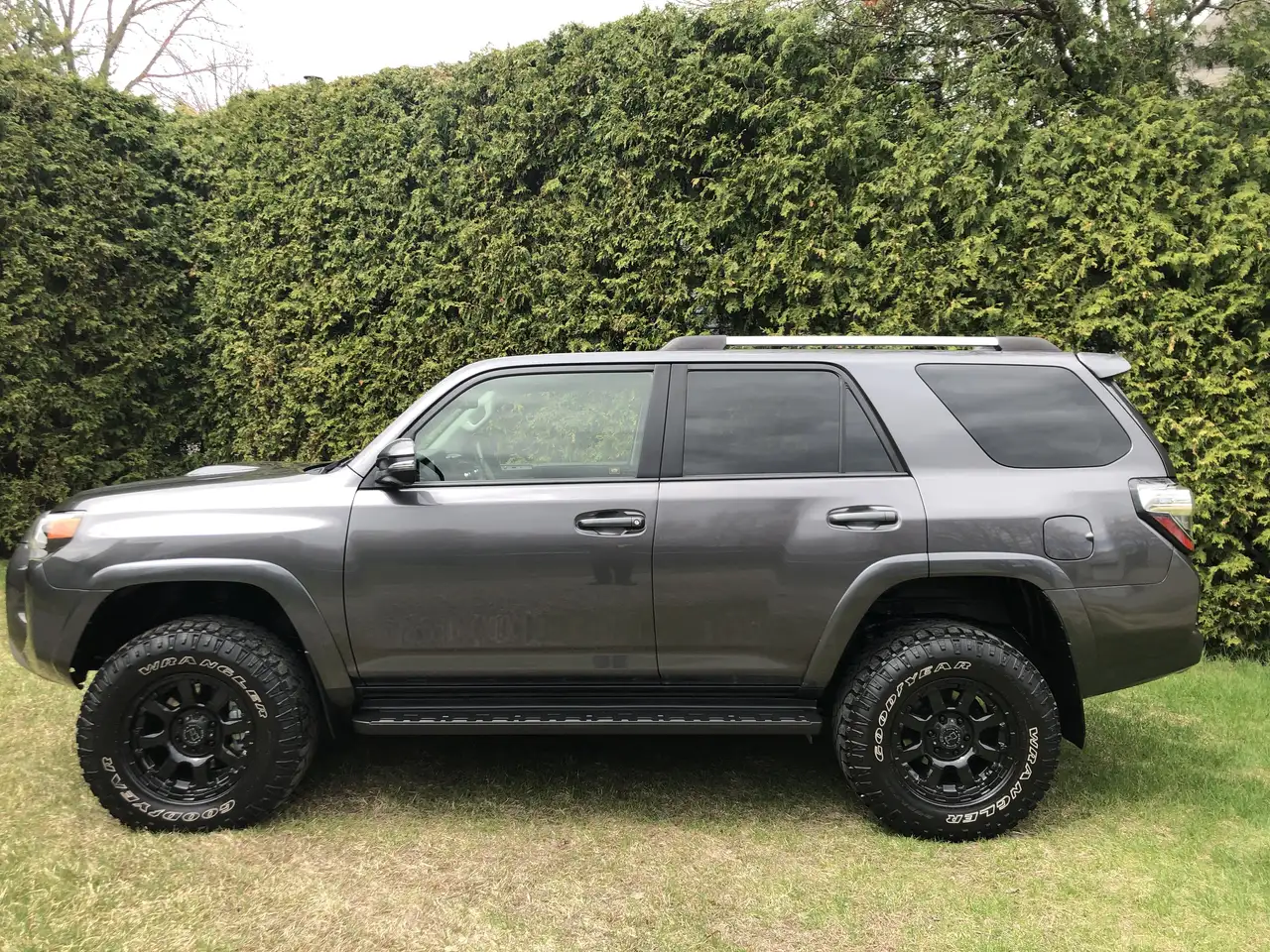 Toyota 4-Runner снимка Toyota 4-Runner