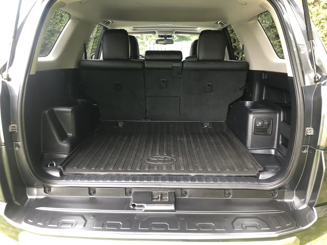 Toyota 4-Runner снимка Toyota 4-Runner