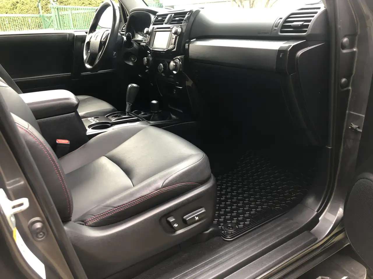 Toyota 4-Runner снимка Toyota 4-Runner