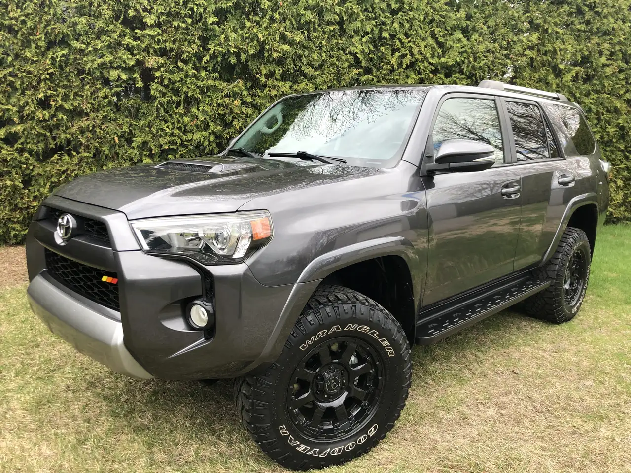 Toyota 4-Runner снимка Toyota 4-Runner