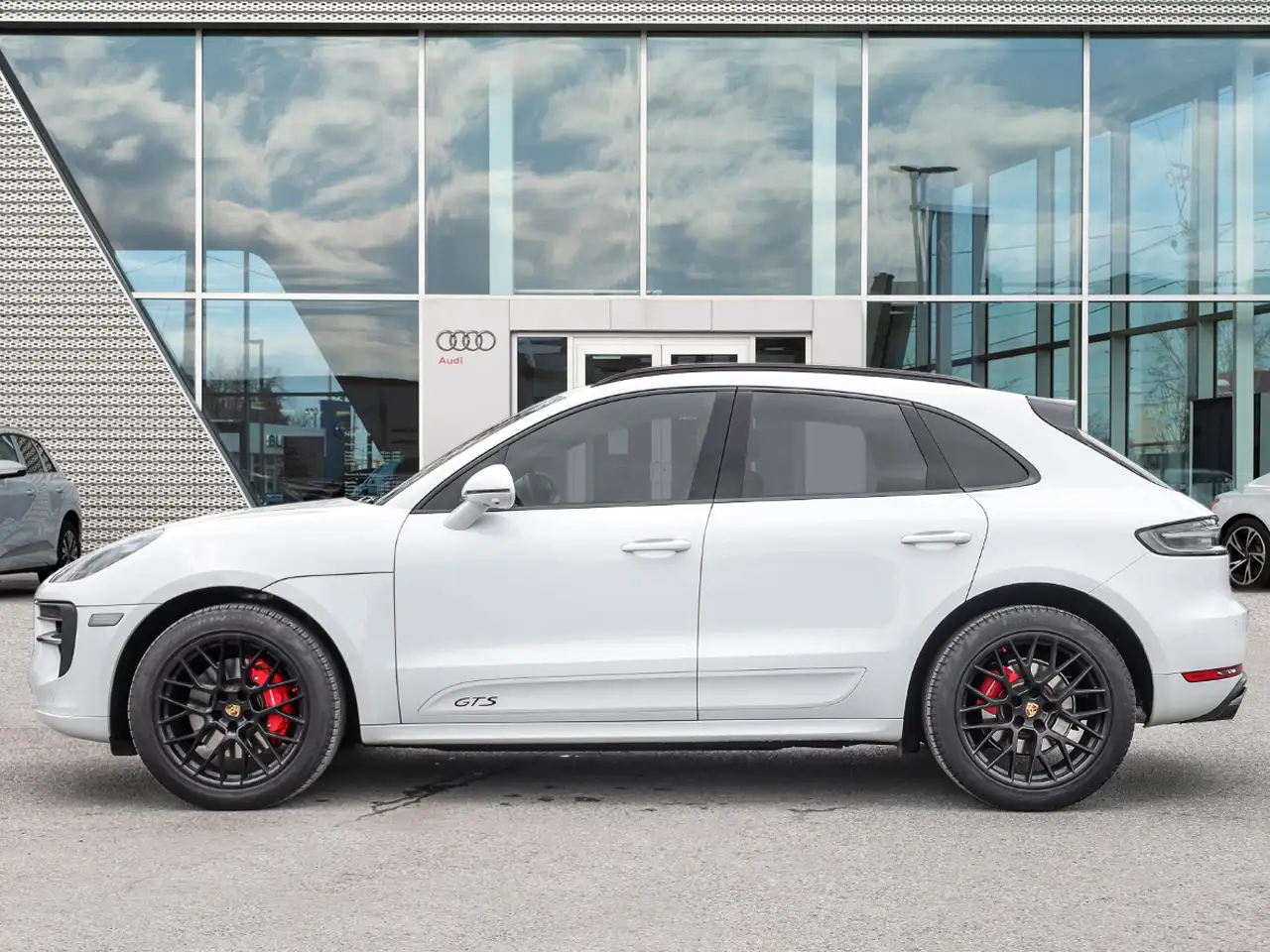 Porsche Macan снимка Porsche Macan