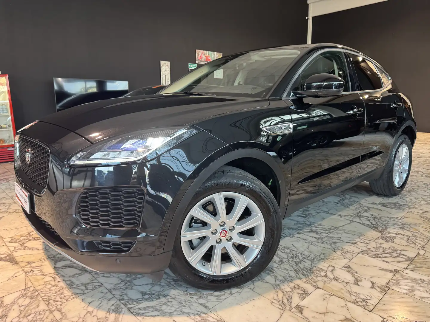 Jaguar E-Pace E-Pace 2017 2.0d i4 R-Dynamic awd 180cv auto my19 Nero - 1