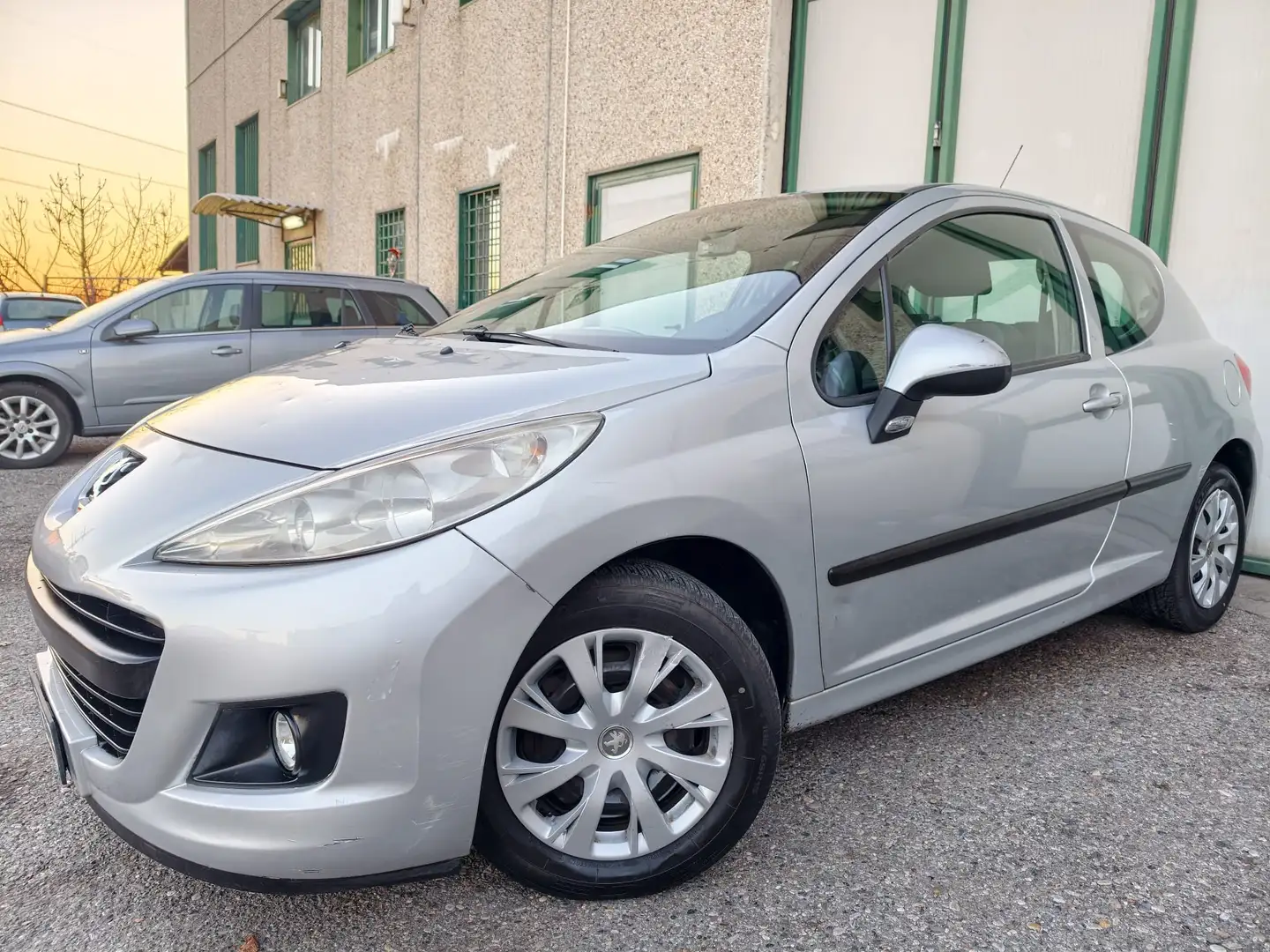 Peugeot 207 BENZINA 3 PORTE NEOPATENTATI POCHI KM GRANDINE Silber - 1