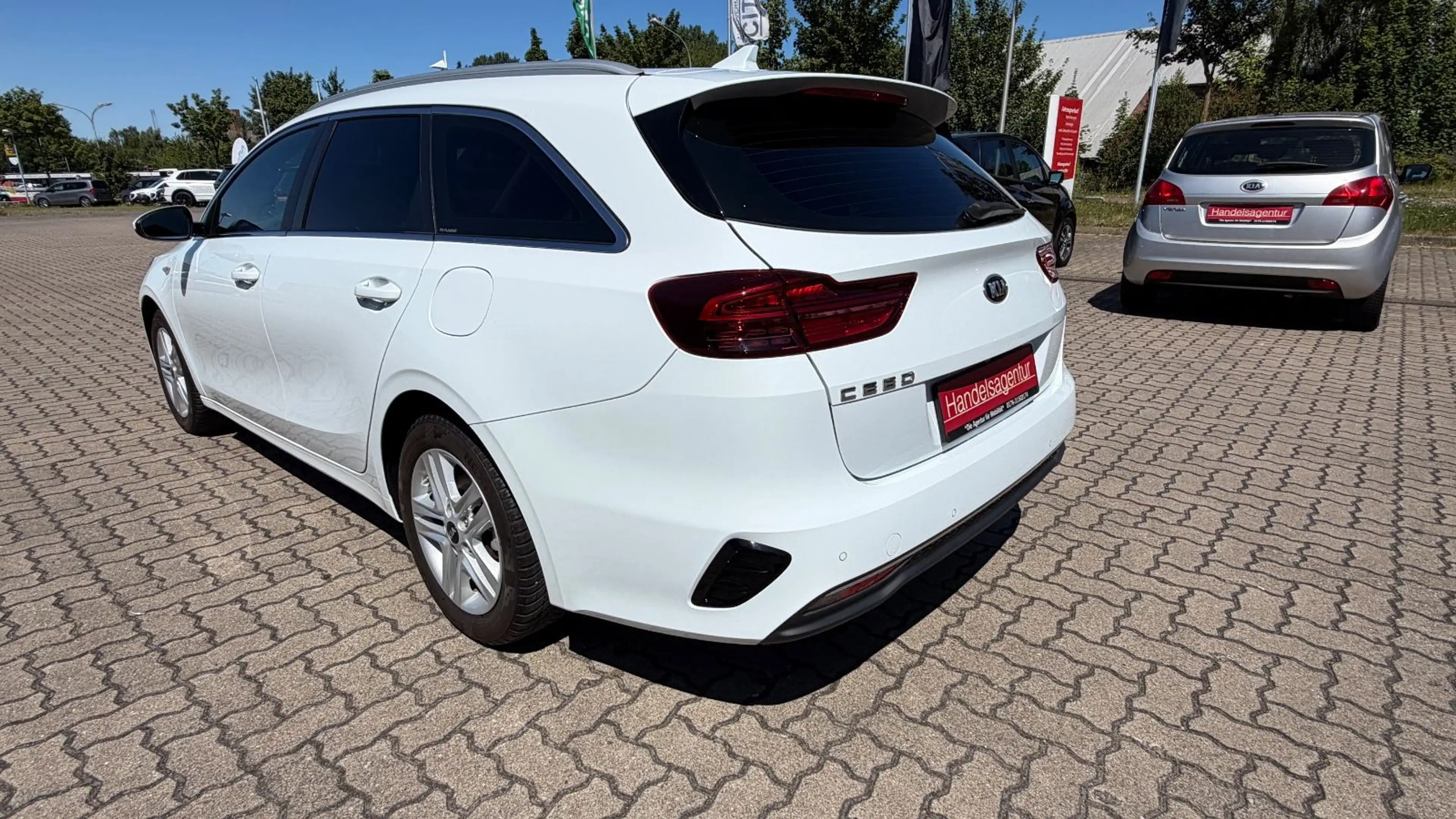 Kia Ceed SW / cee'd SW cee'd 1.4T SW*DSG*NAVI*SH*LRH*RFK* — photo 12