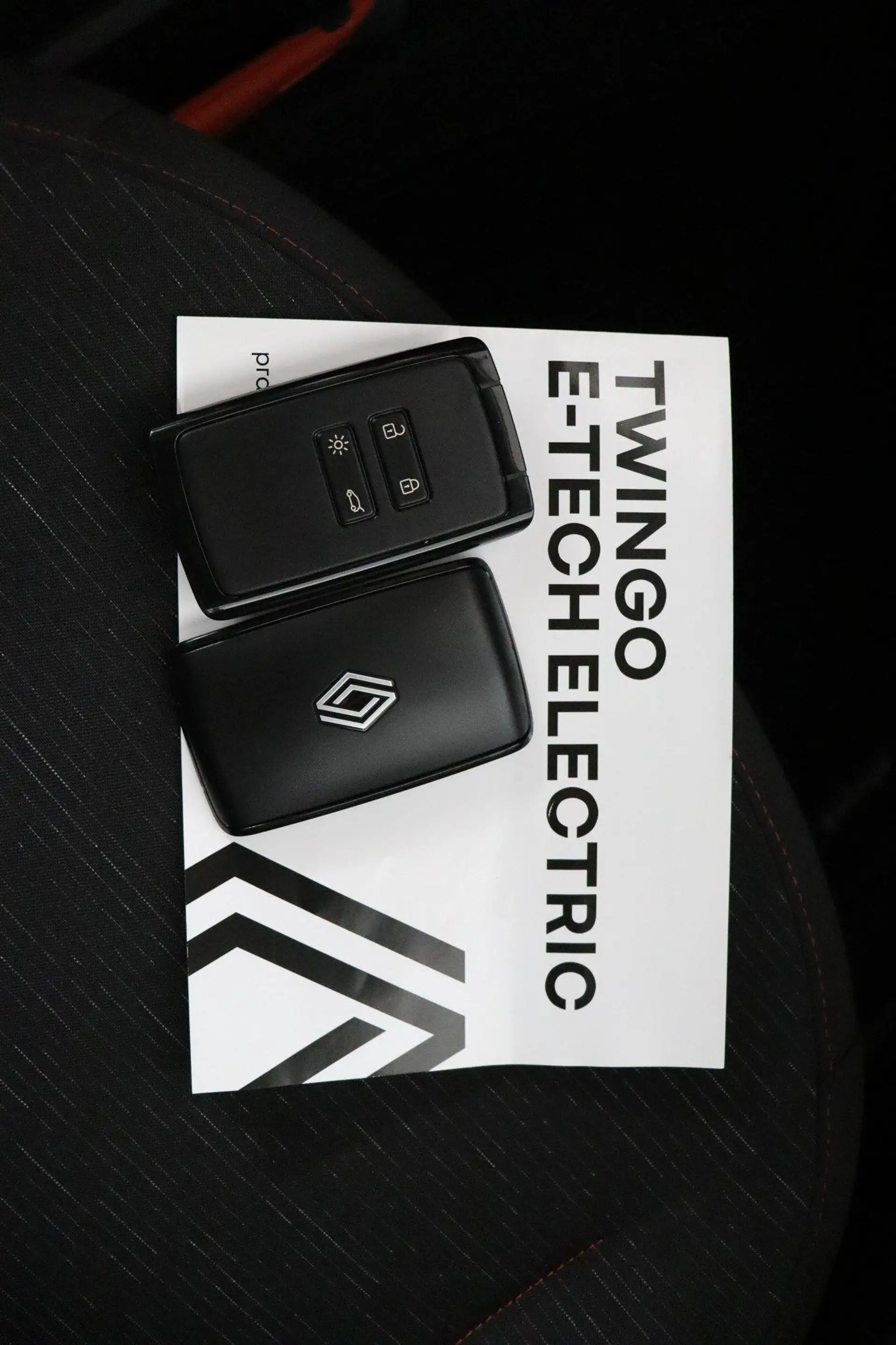 Renault Twingo techno 80pk urban range | pack privilège | 18" lic — photo 9