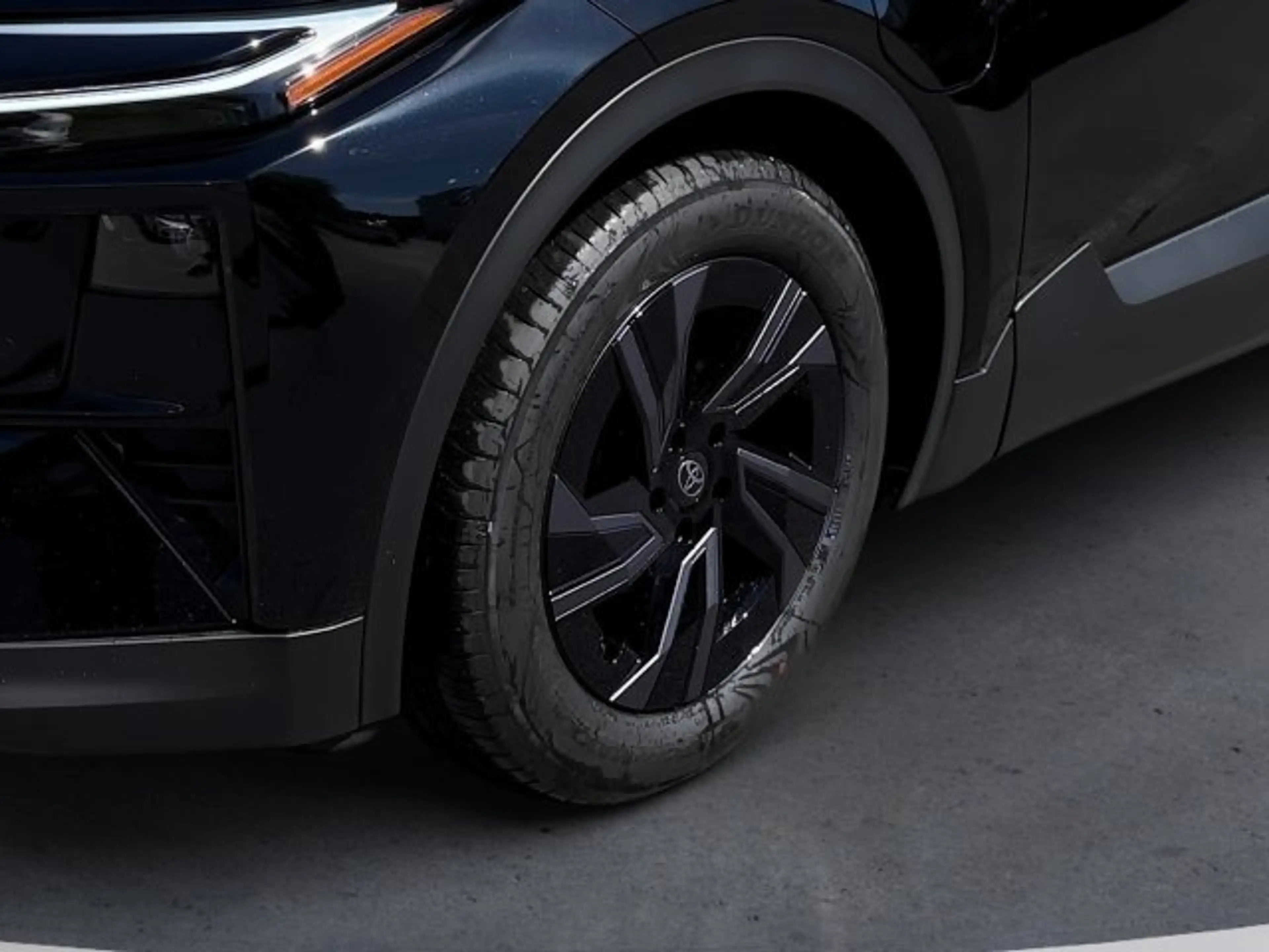 Toyota C-HR+ + BEV 1 4x2 Active ECV — photo 8