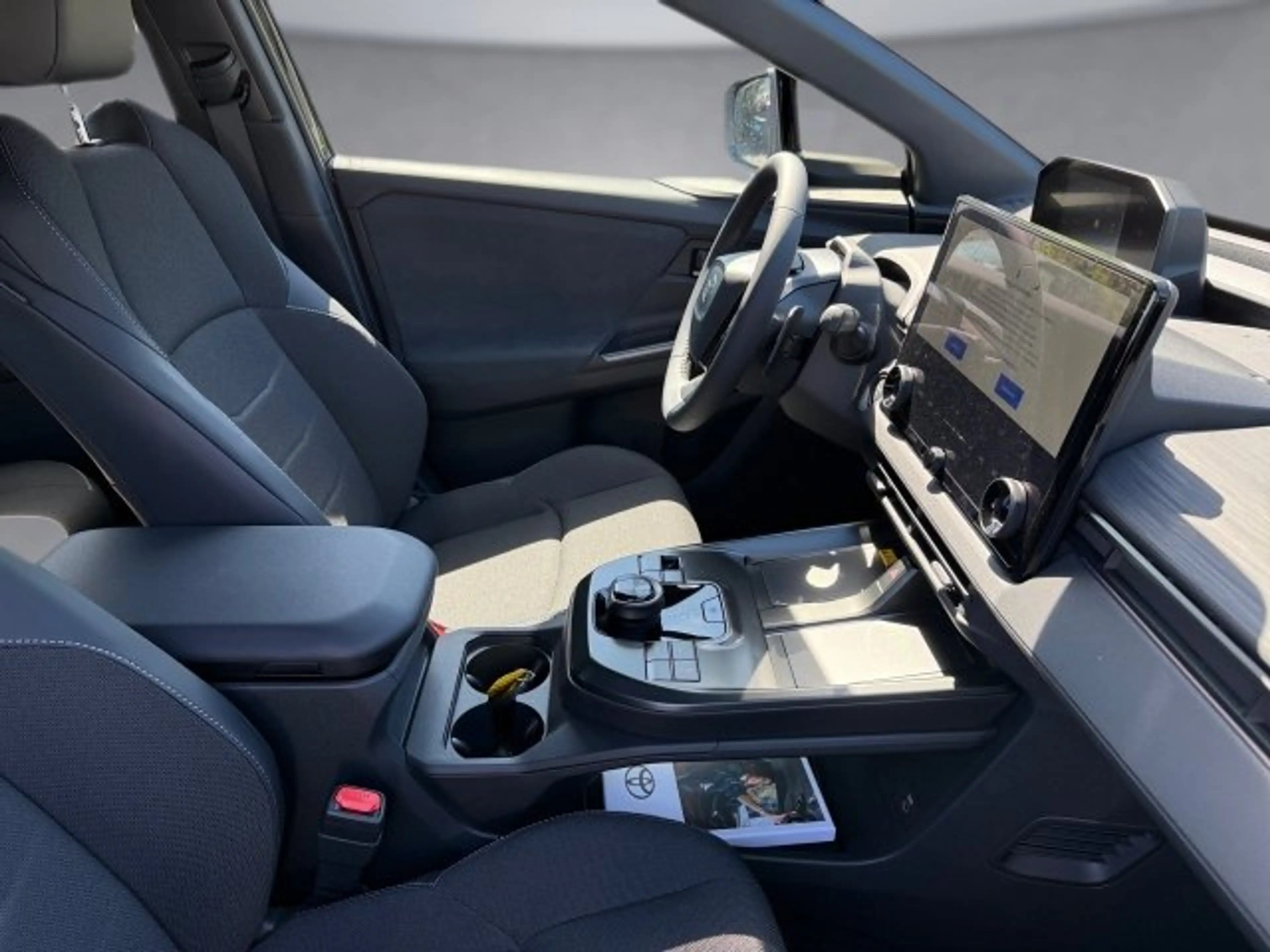 Toyota C-HR+ + BEV 1 4x2 Active ECV — photo 11