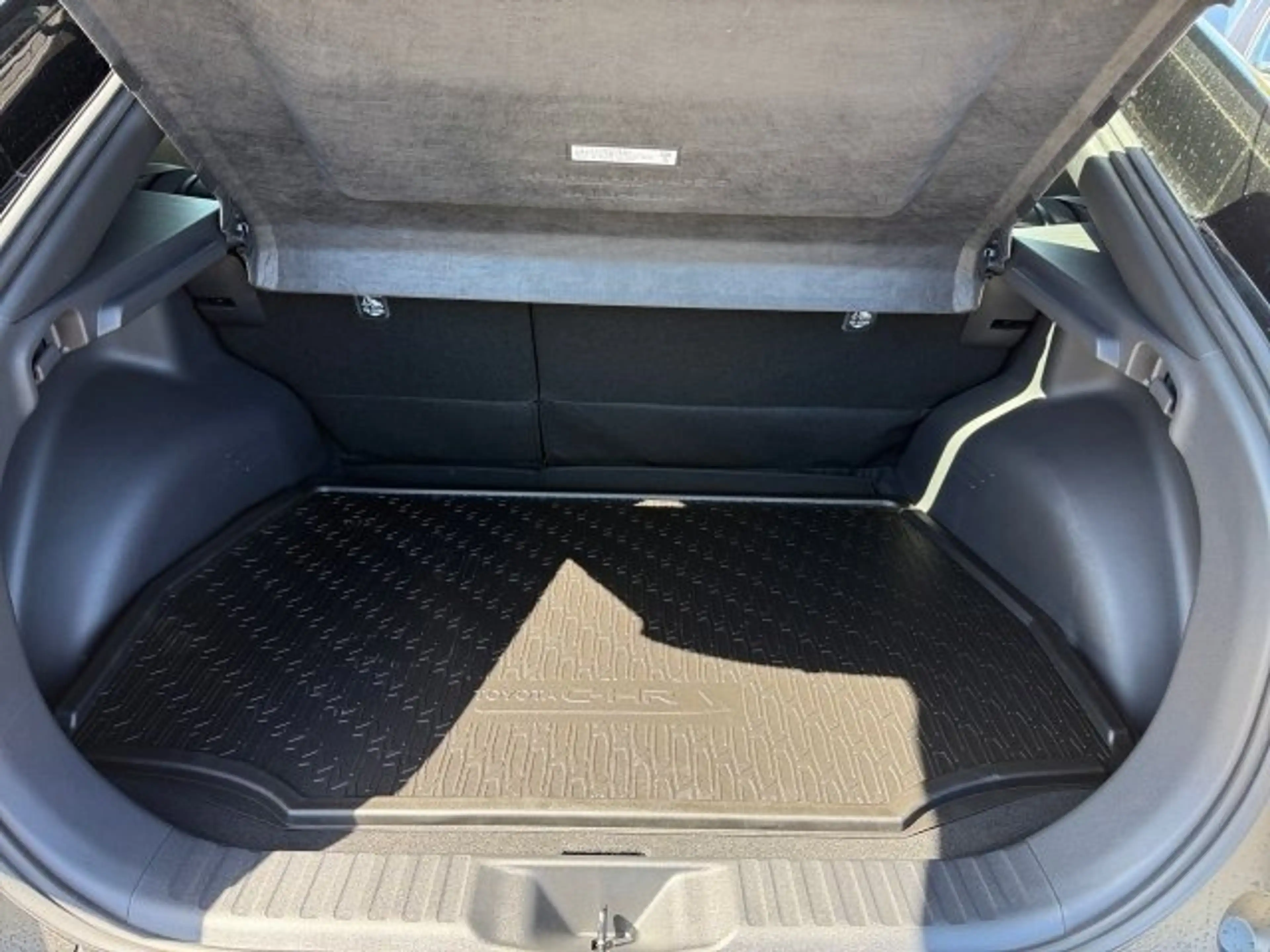 Toyota C-HR+ + BEV 1 4x2 Active ECV — photo 13
