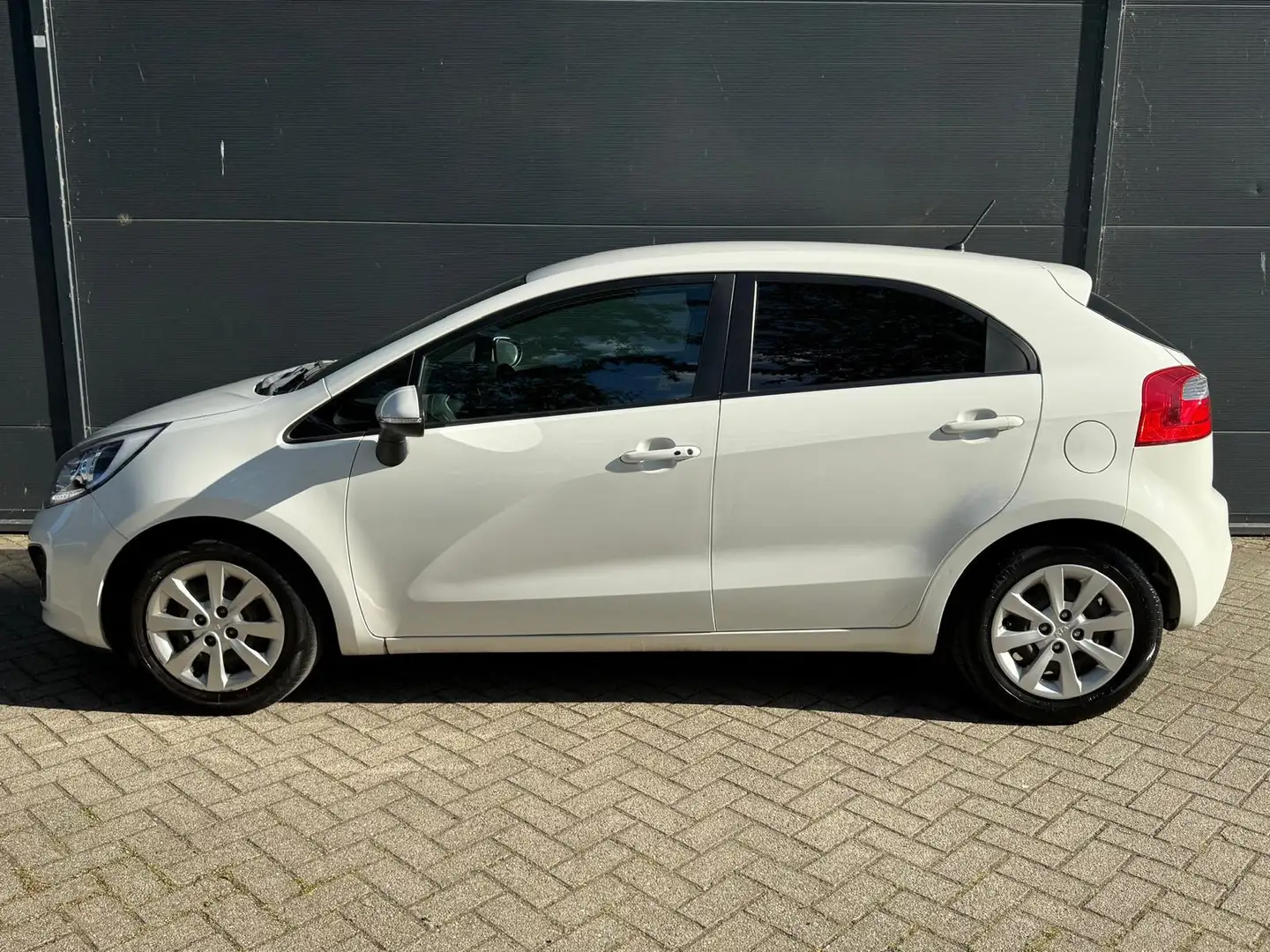 Kia Rio 1.2 CVVT Super Pack/Navi/Airco/cruise/parkeer sens Wit - 2