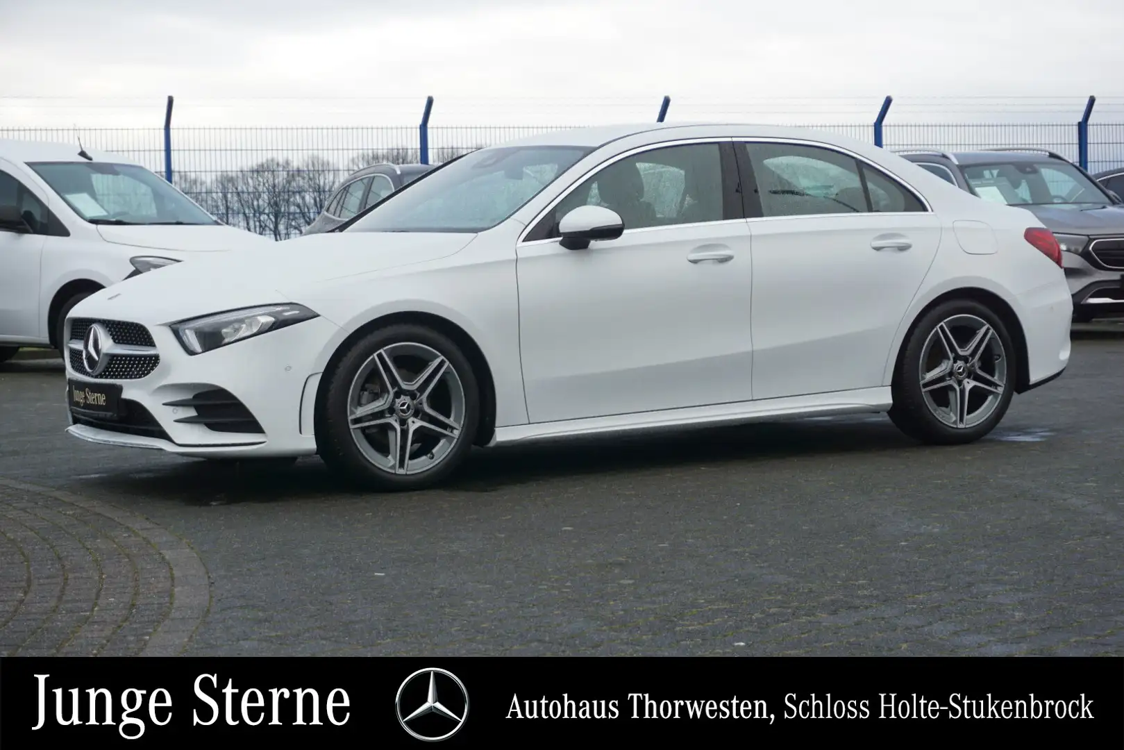 Mercedes-Benz A 180 A 180 Limo AMG LED AHK MBUX Ambiente AMG Line Weiß - 1