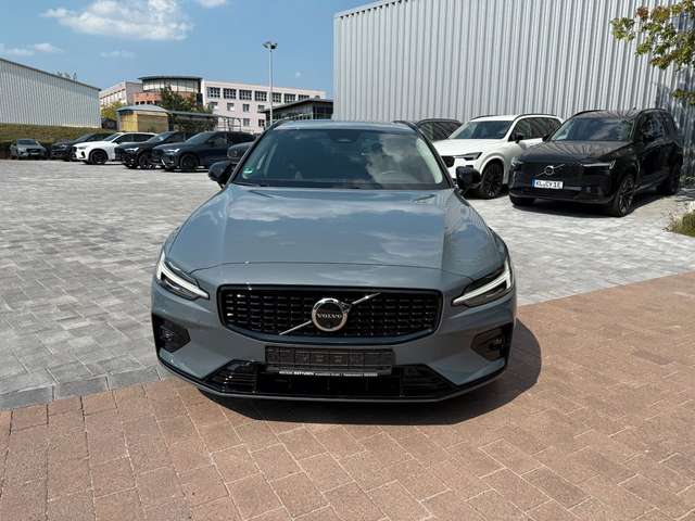 Volvo V60 ULTIMATE DARK +360+STANDHZG+AHK+19"PRIVACY