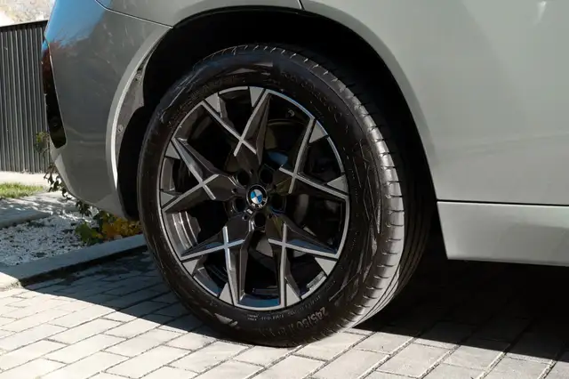 BMW X3 view 10
