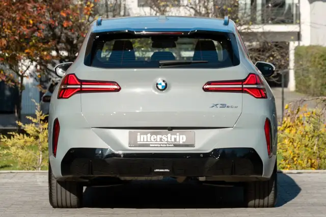 BMW X3 view 5
