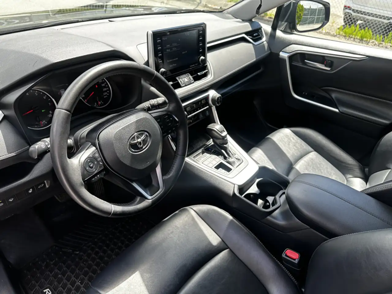 Toyota RAV 4 снимка Toyota RAV 4