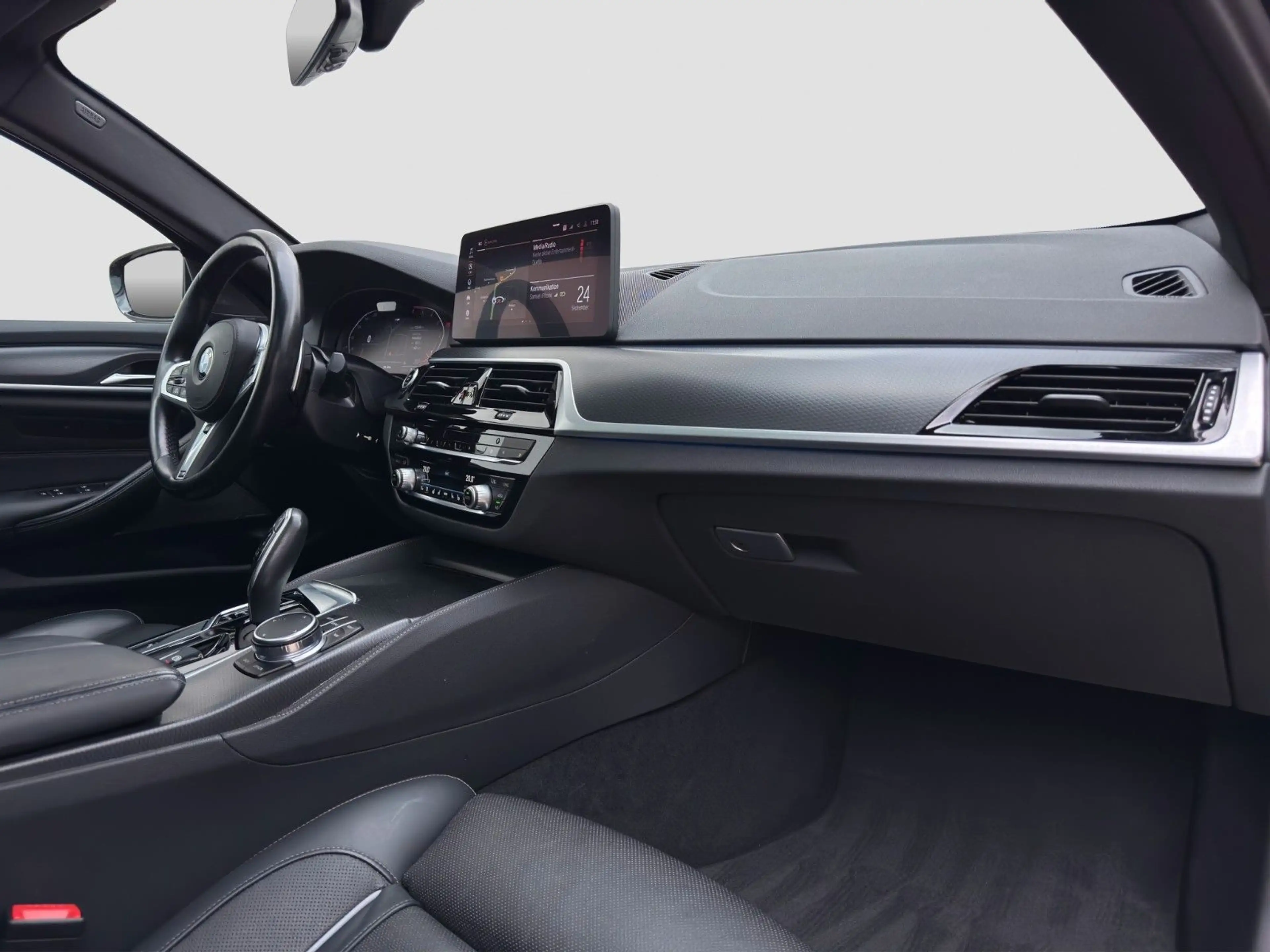 BMW 540 d xDrive Touring M Sport Pro harman|Panorama — photo 9