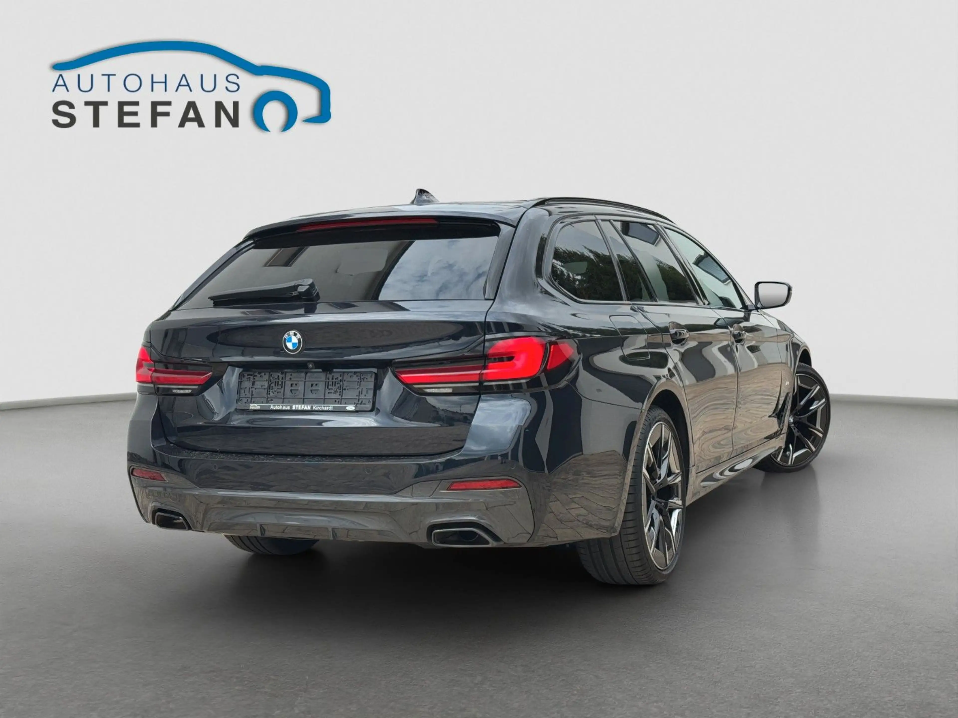 BMW 540 d xDrive Touring M Sport Pro harman|Panorama — photo 3