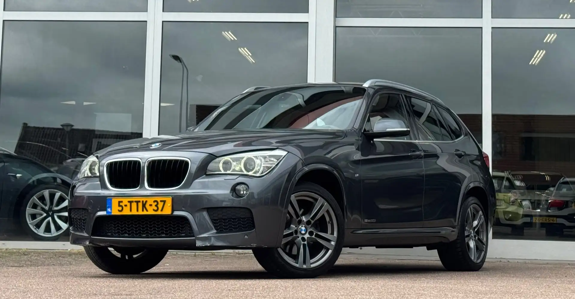 BMW X1 SDrive20i High Executive M-Sport Open/dak Trekhaak Grijs - 1