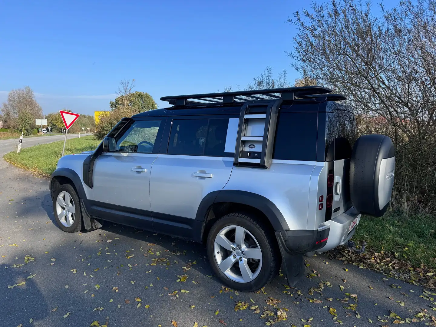 Land Rover Defender 110 P400 First Edition Explorer Pack Silver - 2