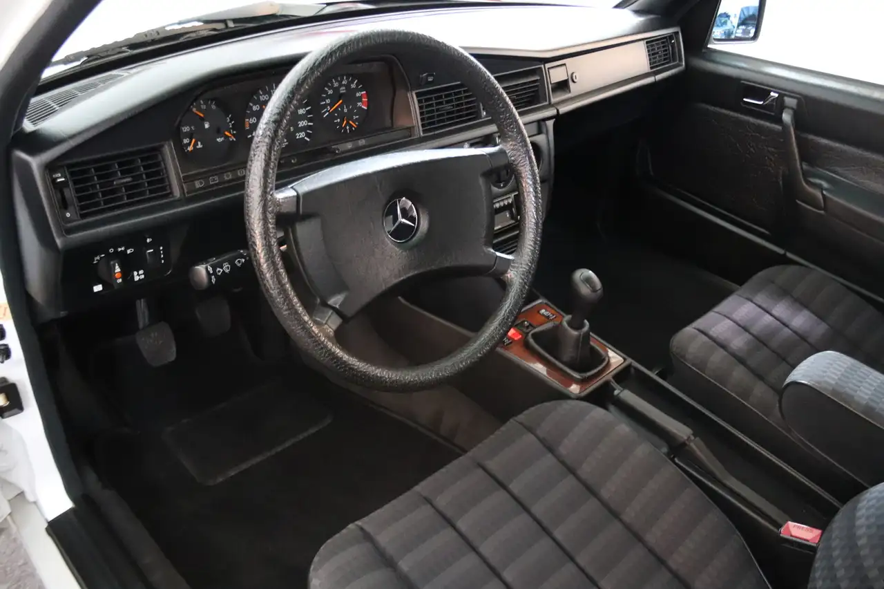 Mercedes-Benz 190 1.8 E, foto 8