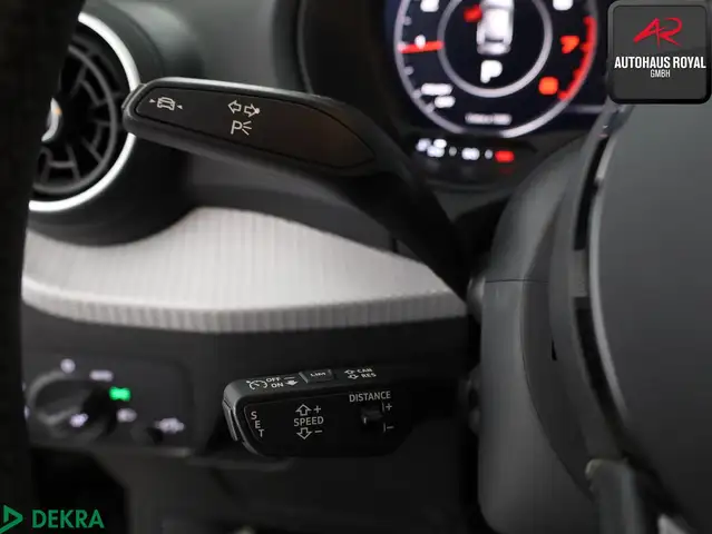 Audi Q2 view 15