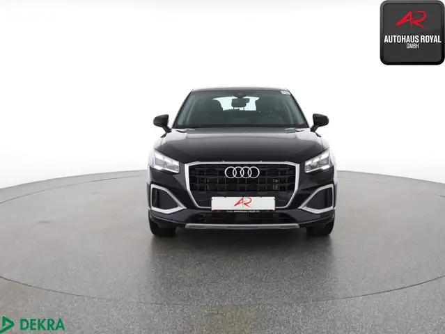 Audi Q2 view 8