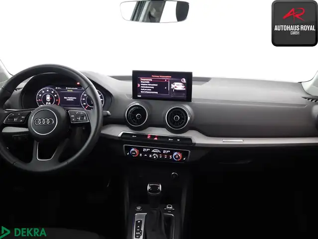 Audi Q2 view 9