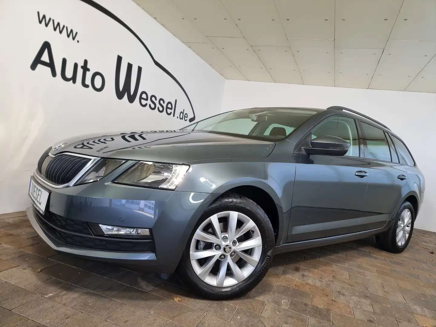Skoda Octavia Ambition DSG Navi Klima Tempomat Kamera Grau - 1