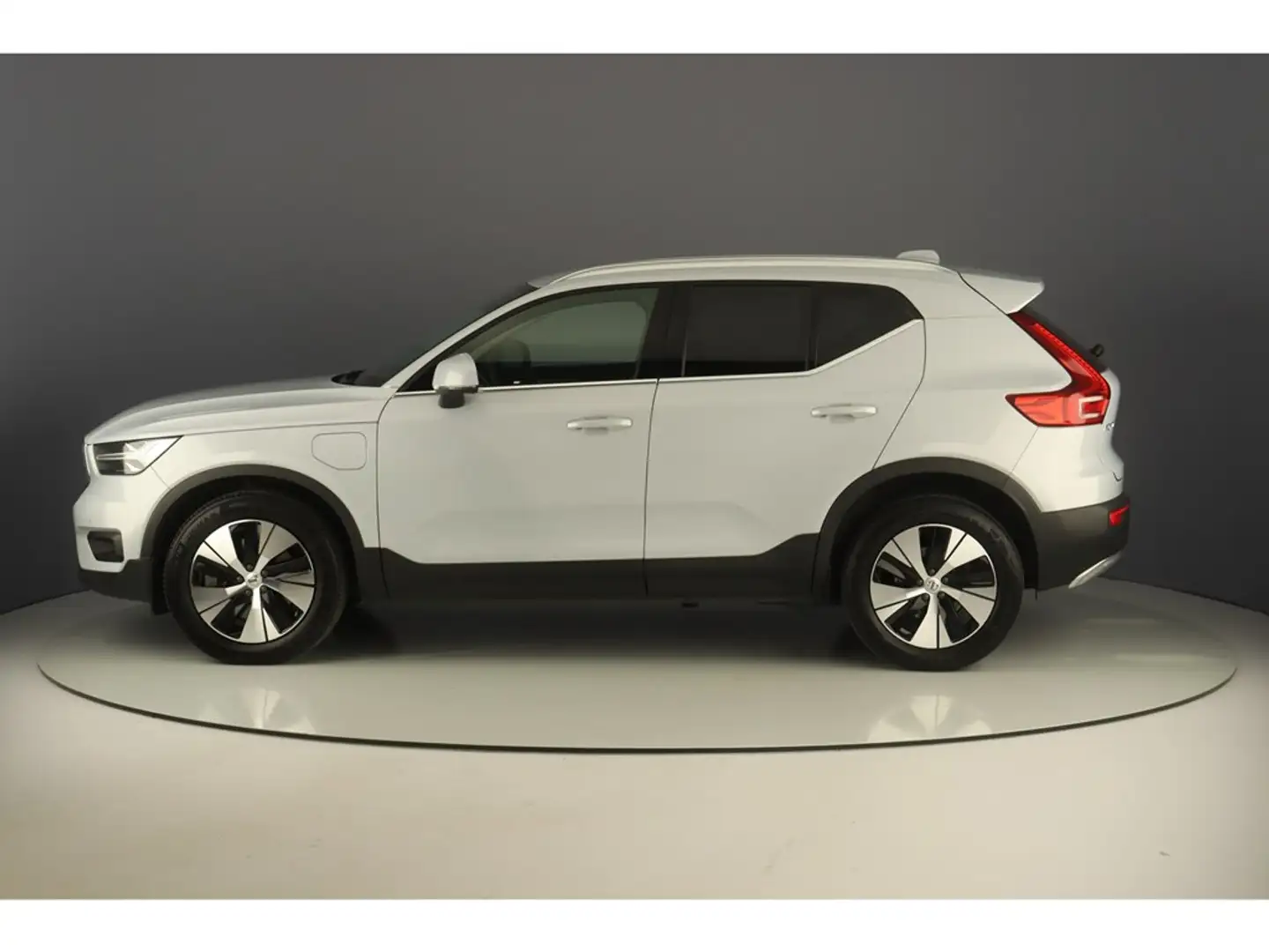 Volvo XC40 1.5T5 Recharge 261pk Inscription Zilver - 2