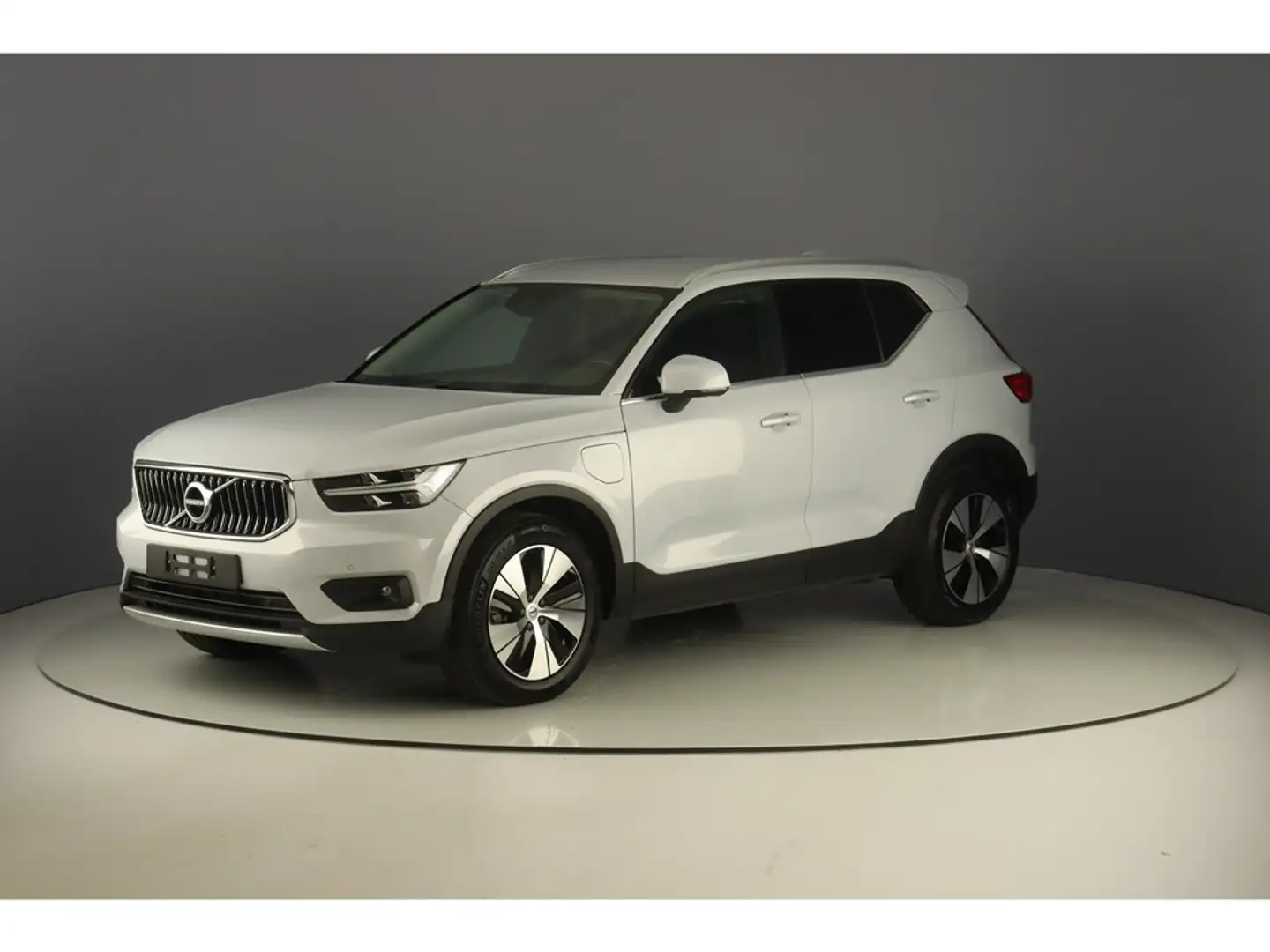 Volvo XC40 1.5T5 Recharge 261pk Inscription Zilver - 1