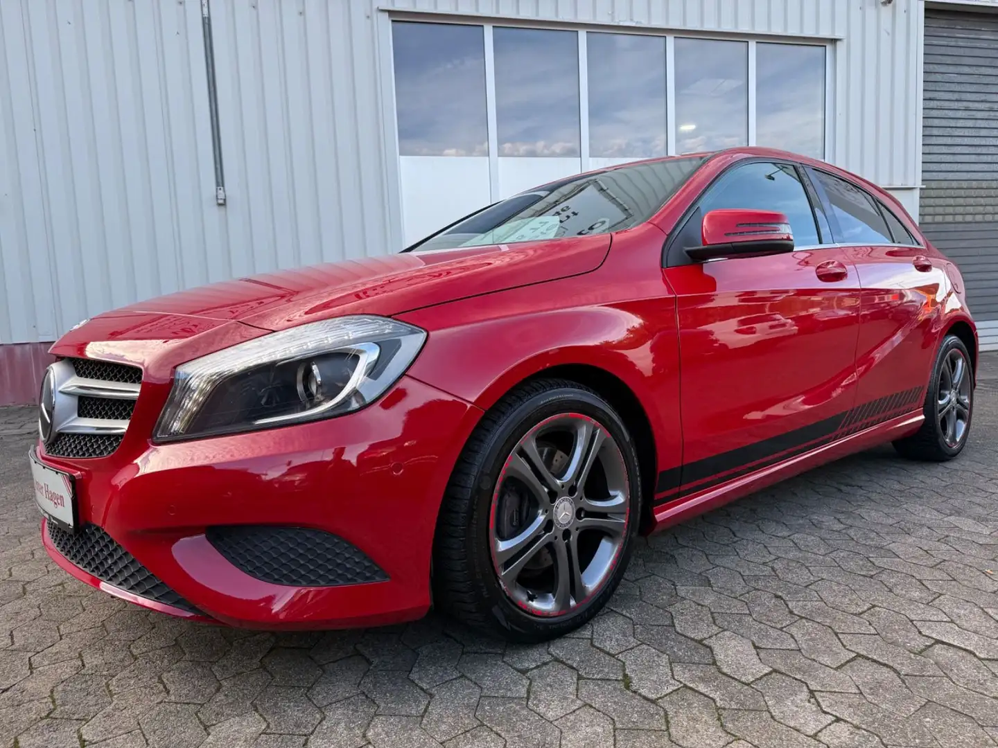 Mercedes-Benz A 180 90kW 122PS BlueEfficiency/LED/H&K/NAVI/KAM Rot - 2