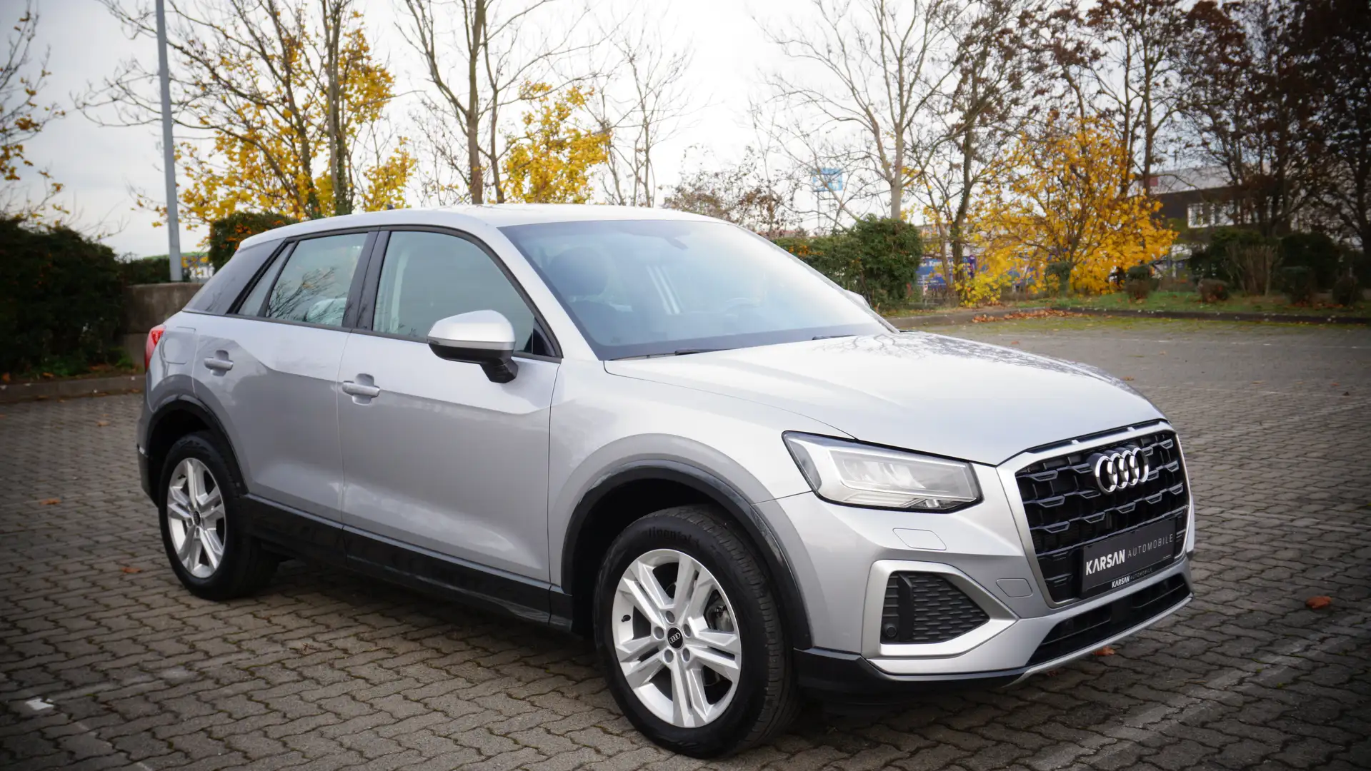 Audi Q2 35 TFSI advanced/NAVI/LED/PDC/SHZ/AUX/USB Silber - 2