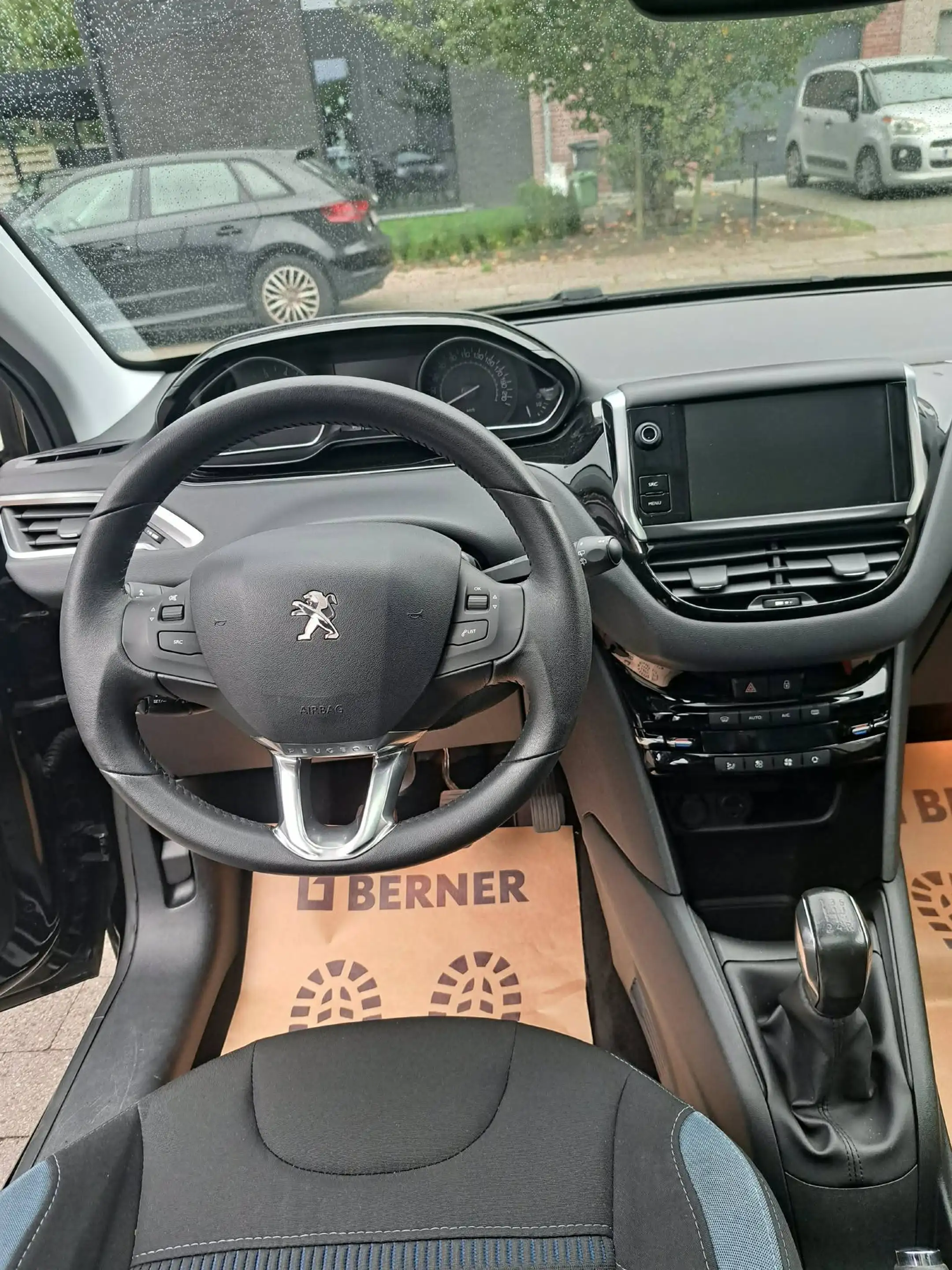 Peugeot 208 208 1.2i Allure — photo 6
