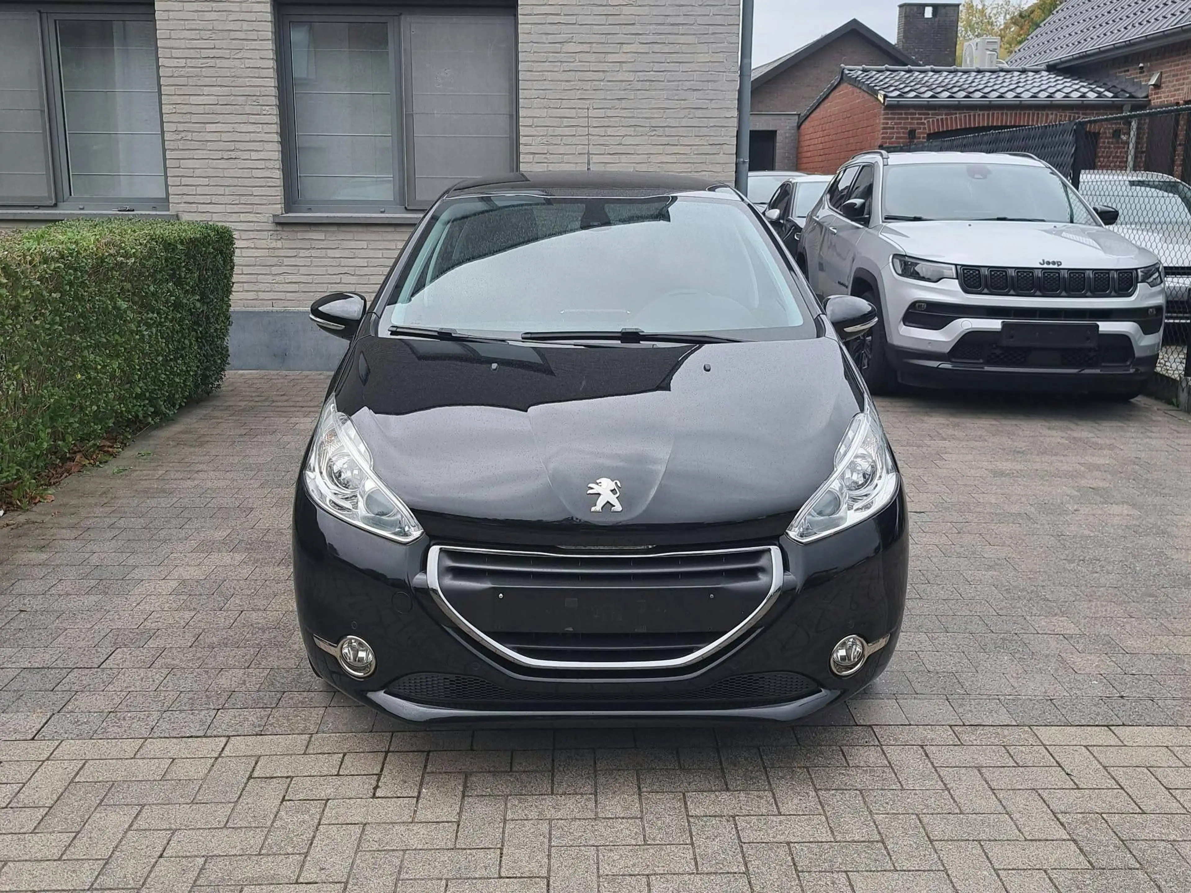 Peugeot 208 208 1.2i Allure — photo 2