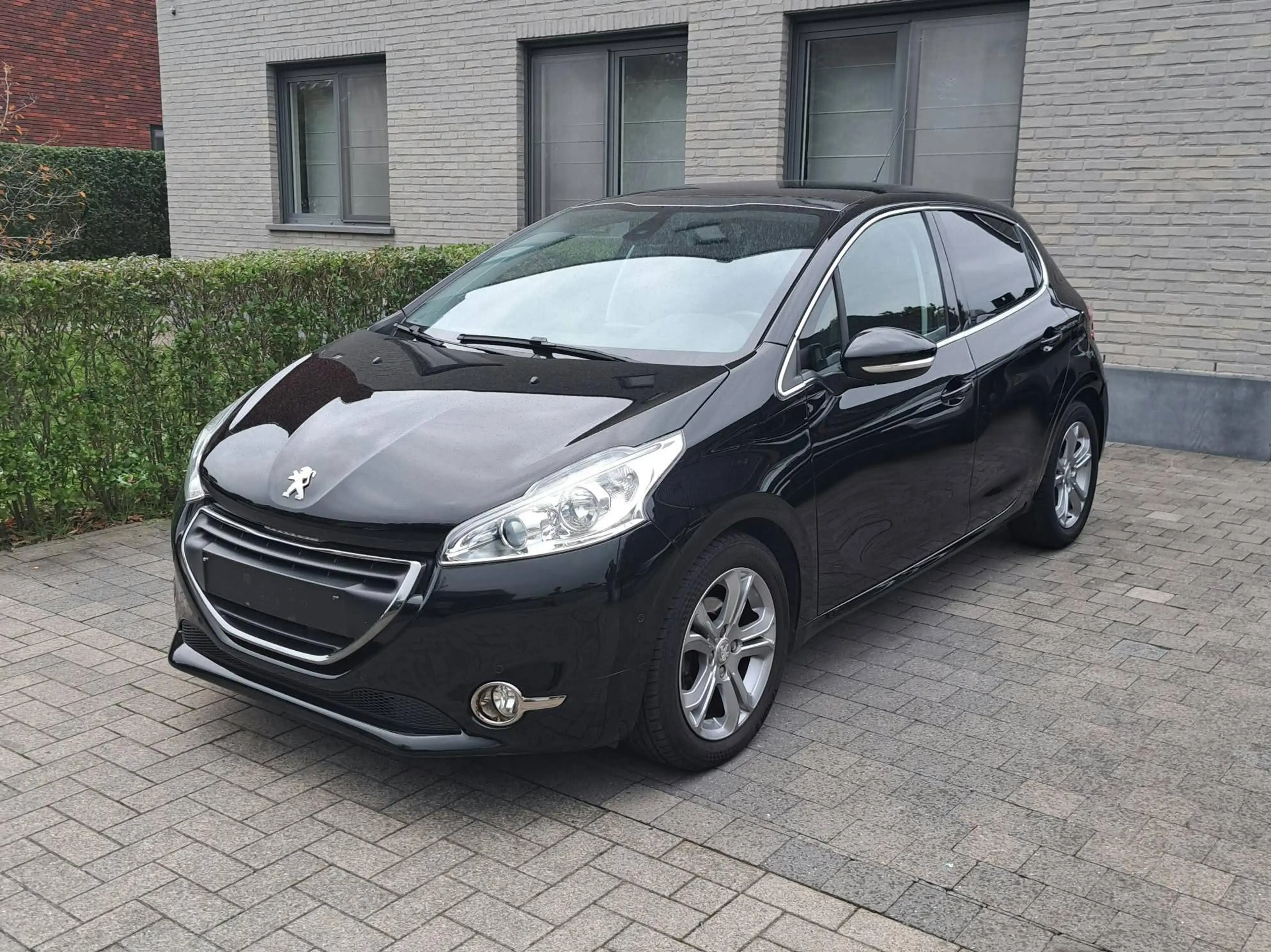 Peugeot 208 208 1.2i Allure — photo 4