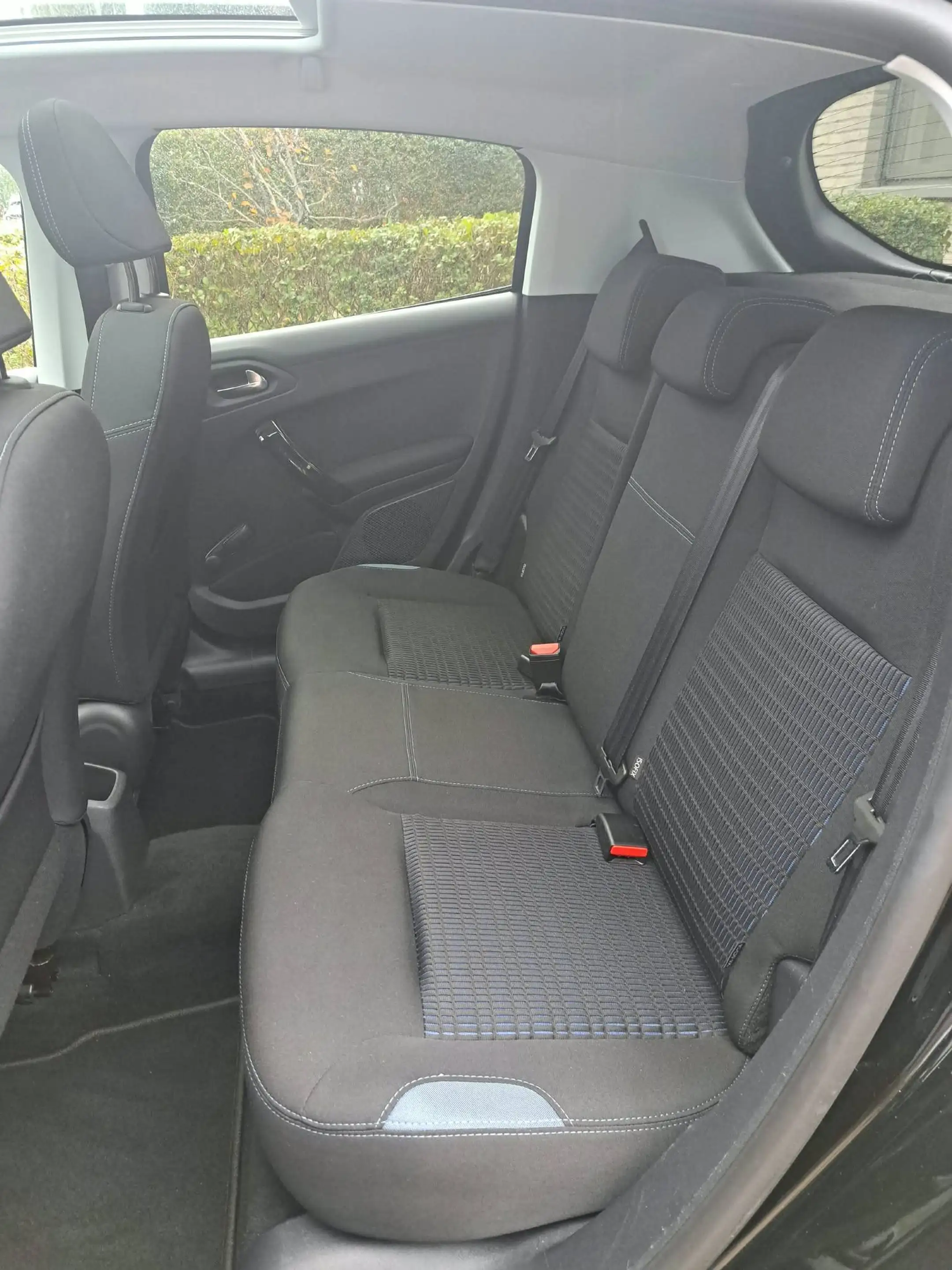 Peugeot 208 208 1.2i Allure — photo 8