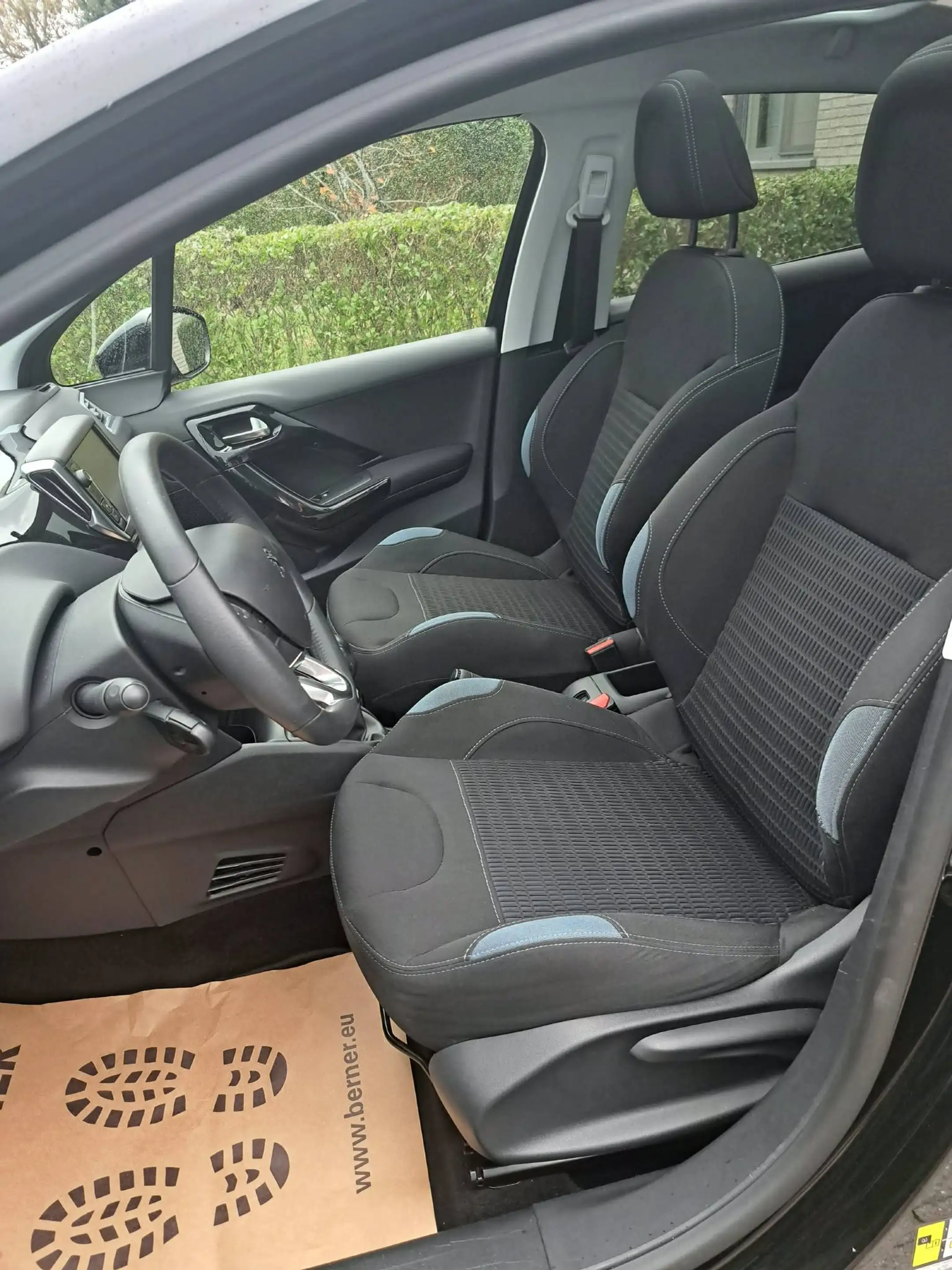 Peugeot 208 208 1.2i Allure — photo 7