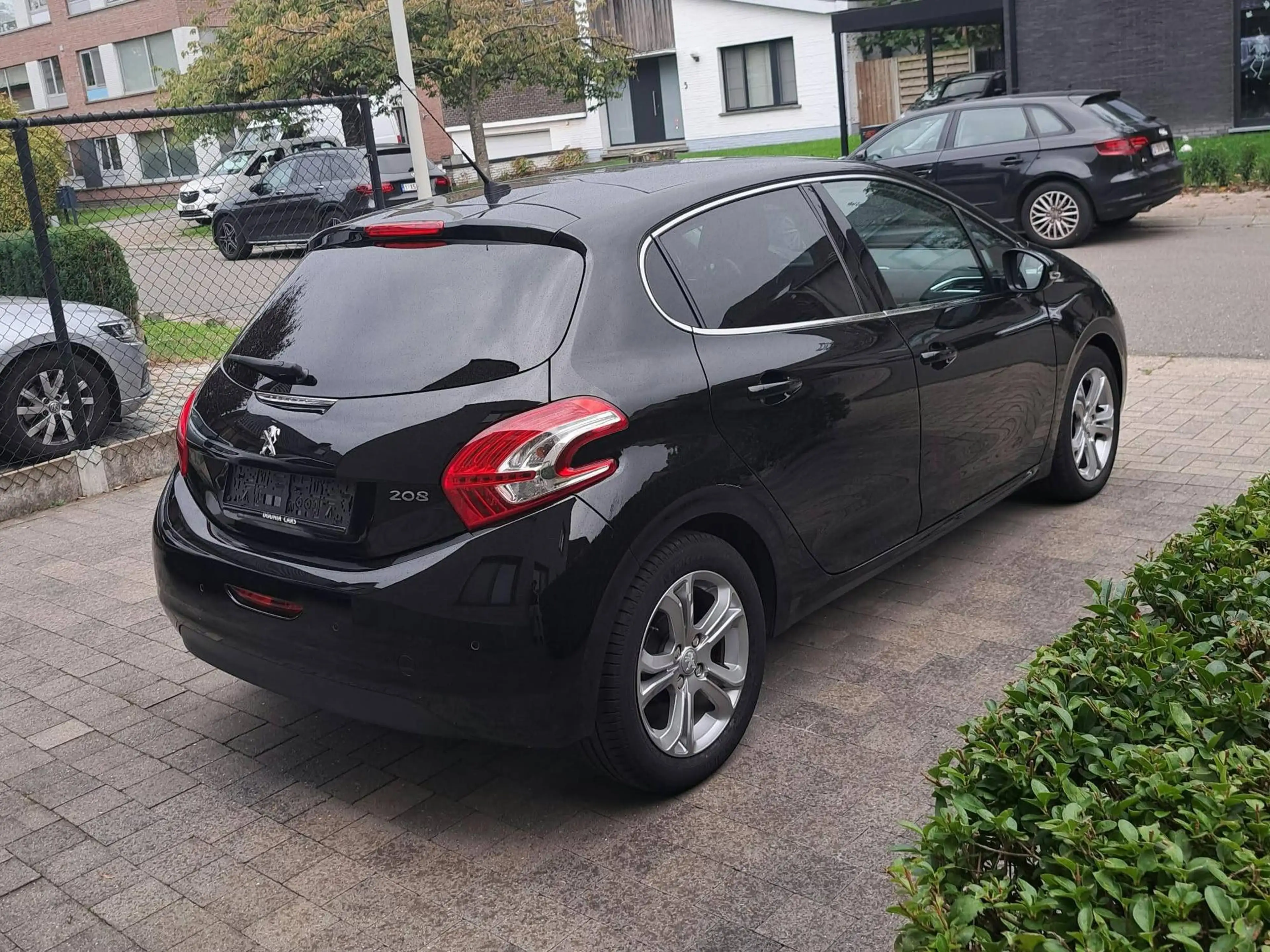 Peugeot 208 208 1.2i Allure — photo 3