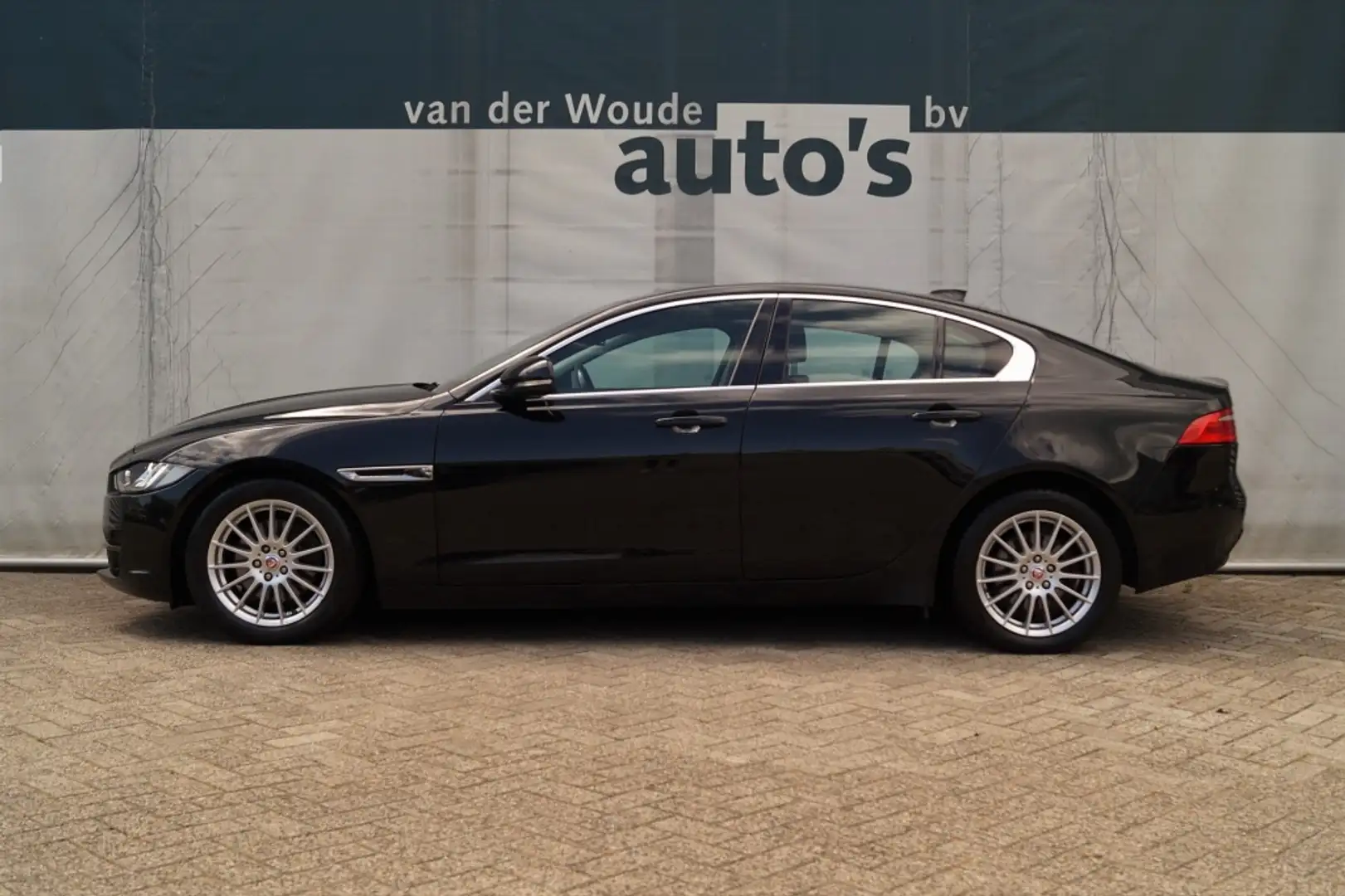 Jaguar XE 2.0 D 163pk Automaat Prestige -LEER-NAVI-ECC- Zwart - 1