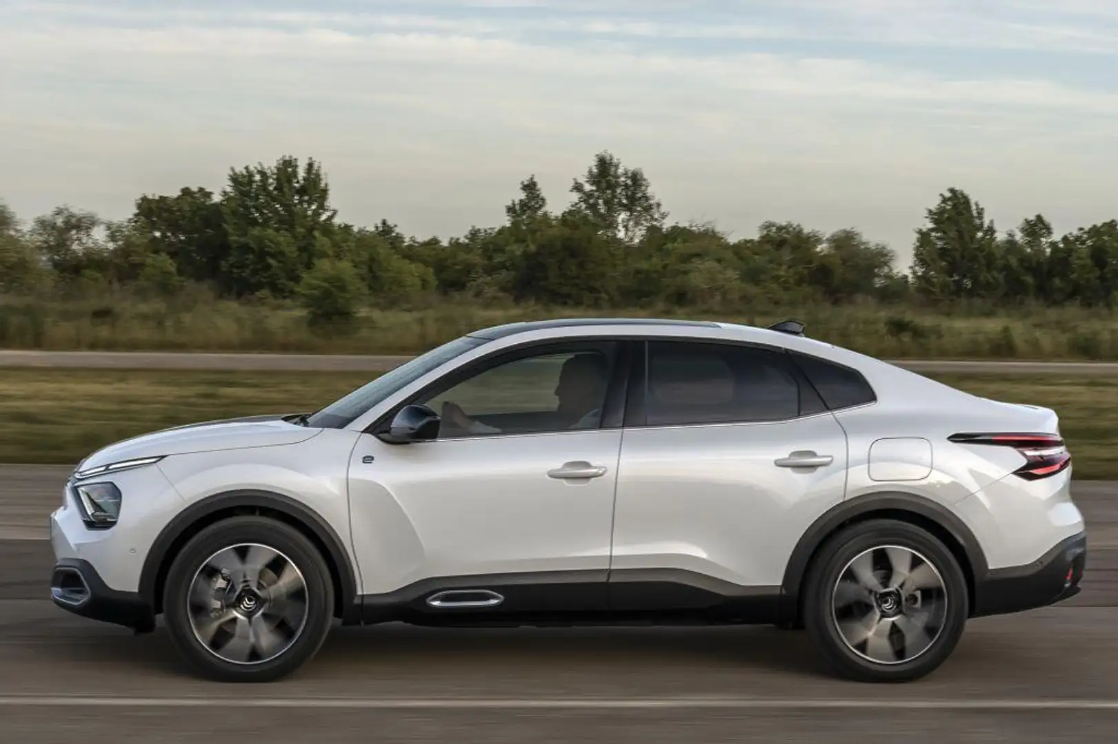 Citroen C4 X Hybrid Business Edition eDSC6 145 Blanco - 1