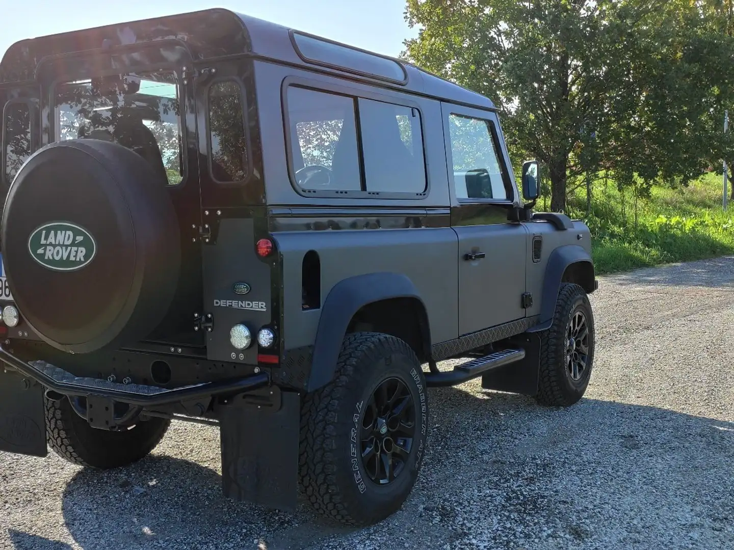 Land Rover Defender 90 2.2 td SW - 2